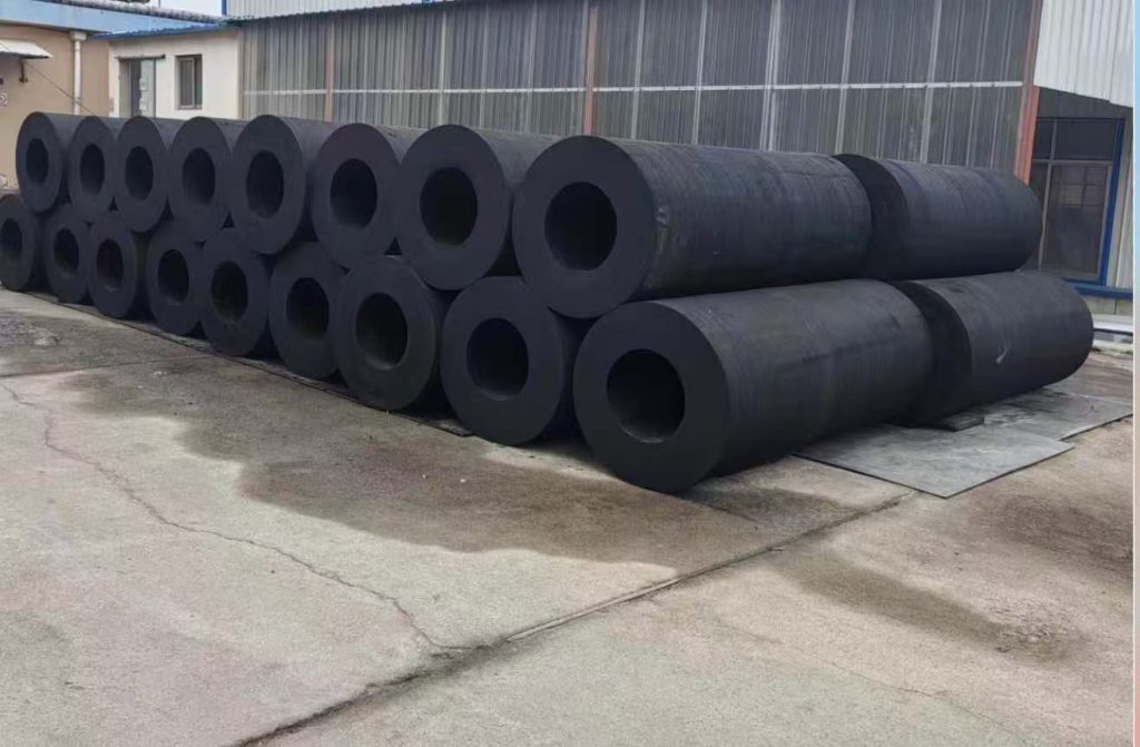 Cylindrical rubber fenders